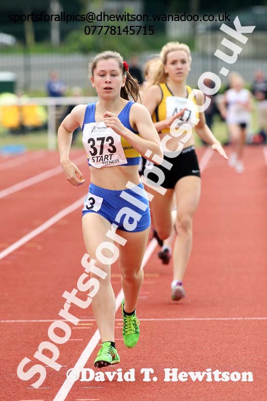 Womens under-17s 800 metres, Northern Under-13s, U-15s and 17s Championships. Photo: David T. Hewitson/Sports for All Pics